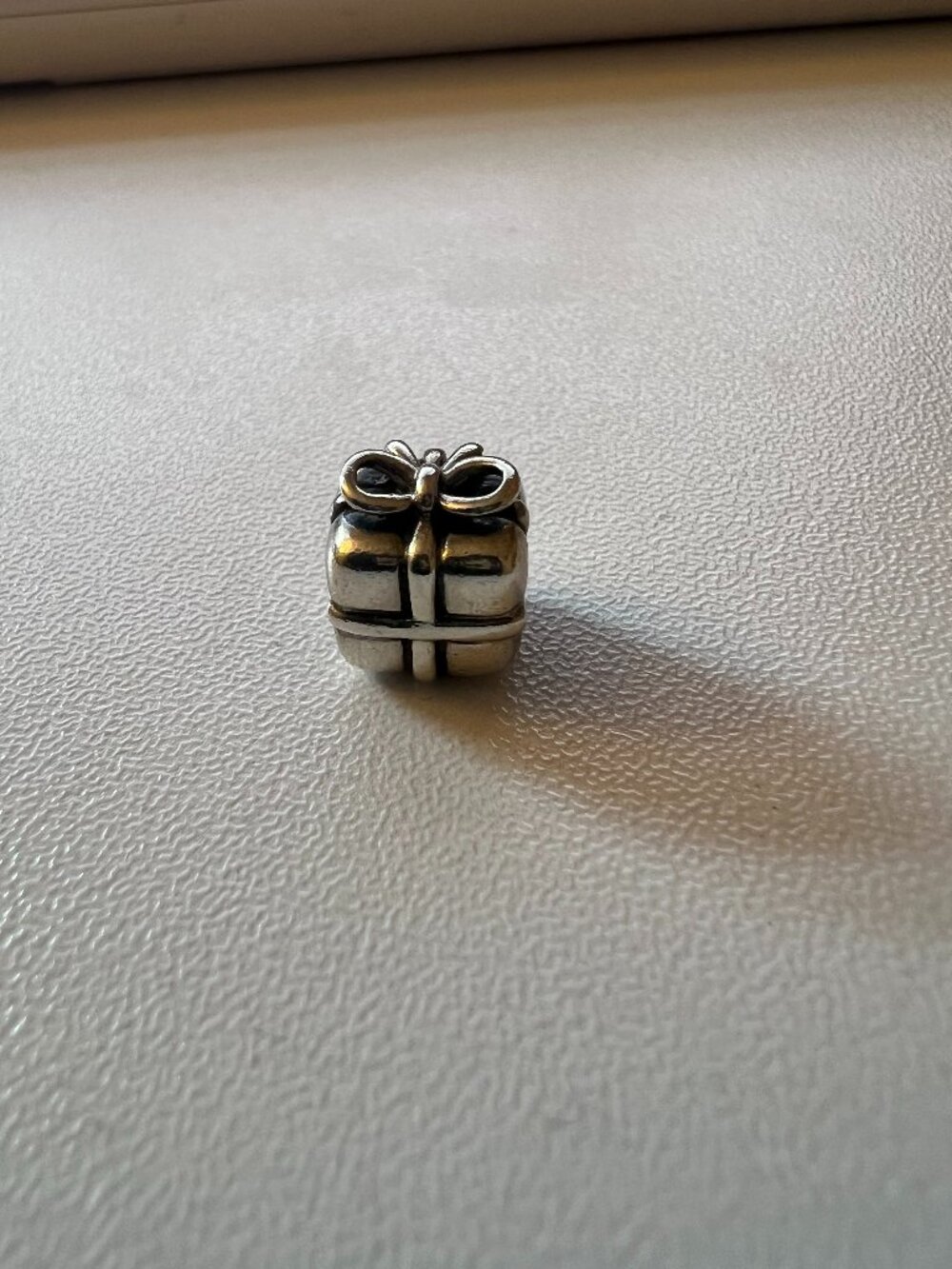 Pandora Silver Gift Box Charm – Present Bow Design